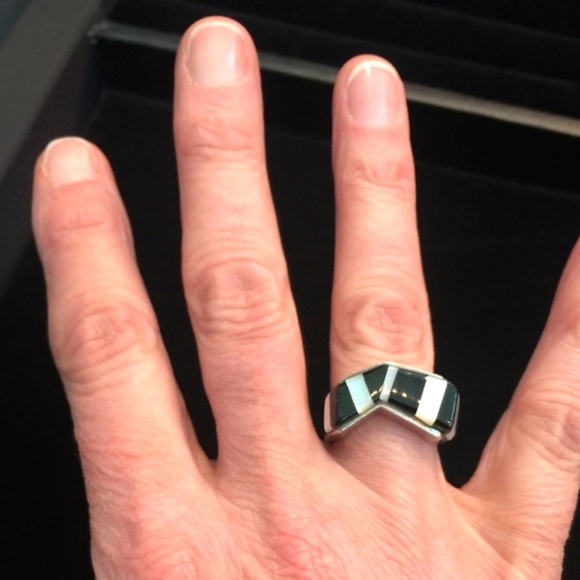 Unique Ring With Artist's SIGNATURE - Picture 1 of 1